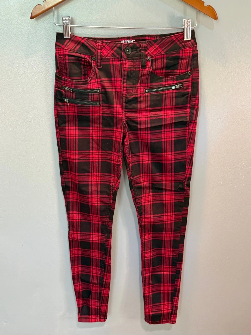 HOT TOPIC DENIM RED/BLACK PLAID SKINNY PANTS SZ 1